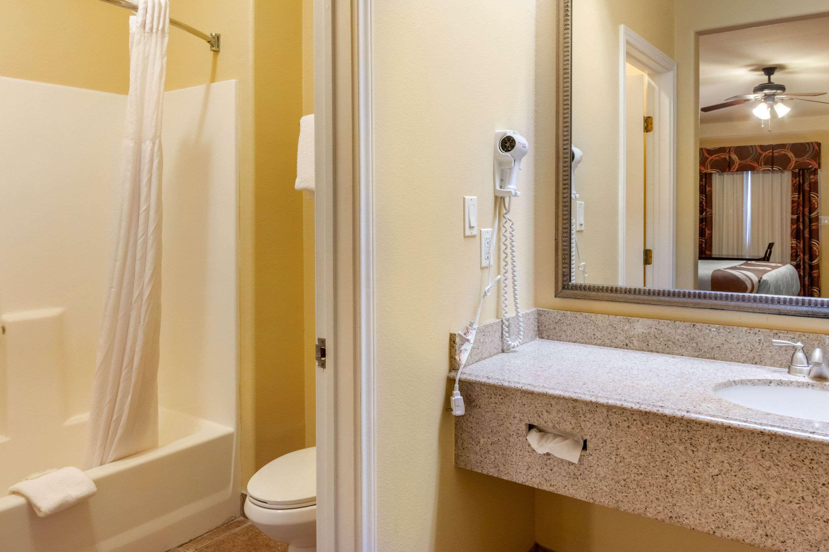Quality Inn & Suites At The Outlets Mercedes-Weslaco Eksteriør billede