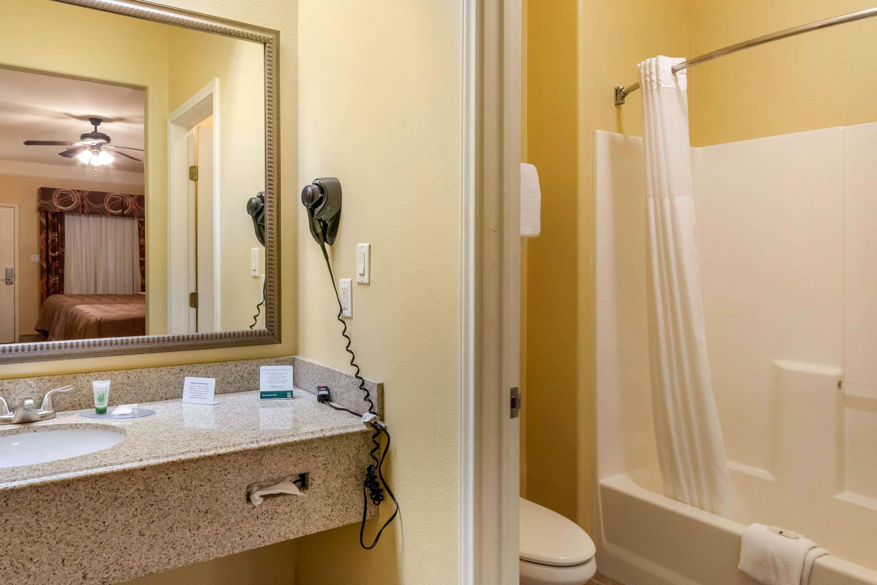 Quality Inn & Suites At The Outlets Mercedes-Weslaco Eksteriør billede