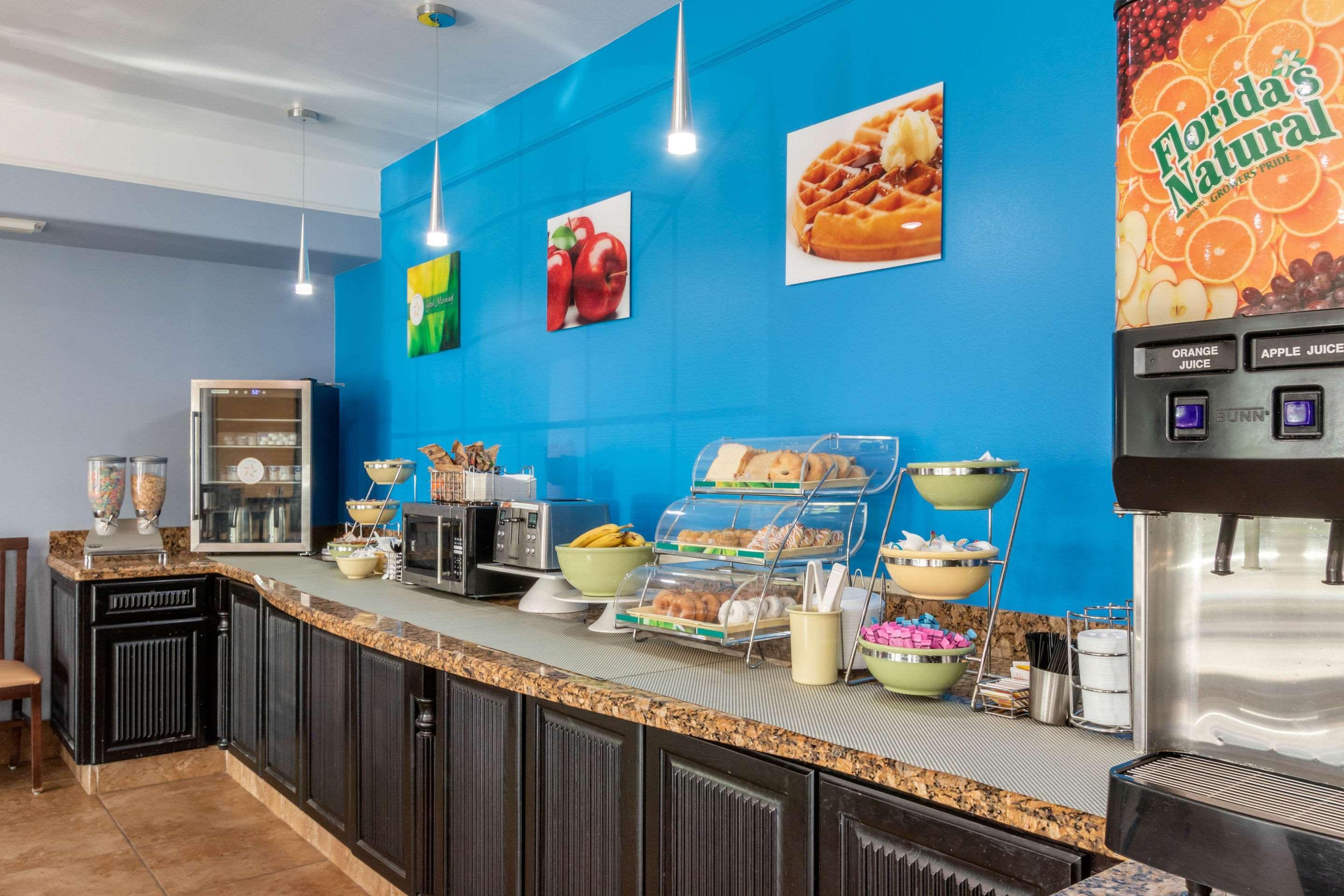 Quality Inn & Suites At The Outlets Mercedes-Weslaco Eksteriør billede