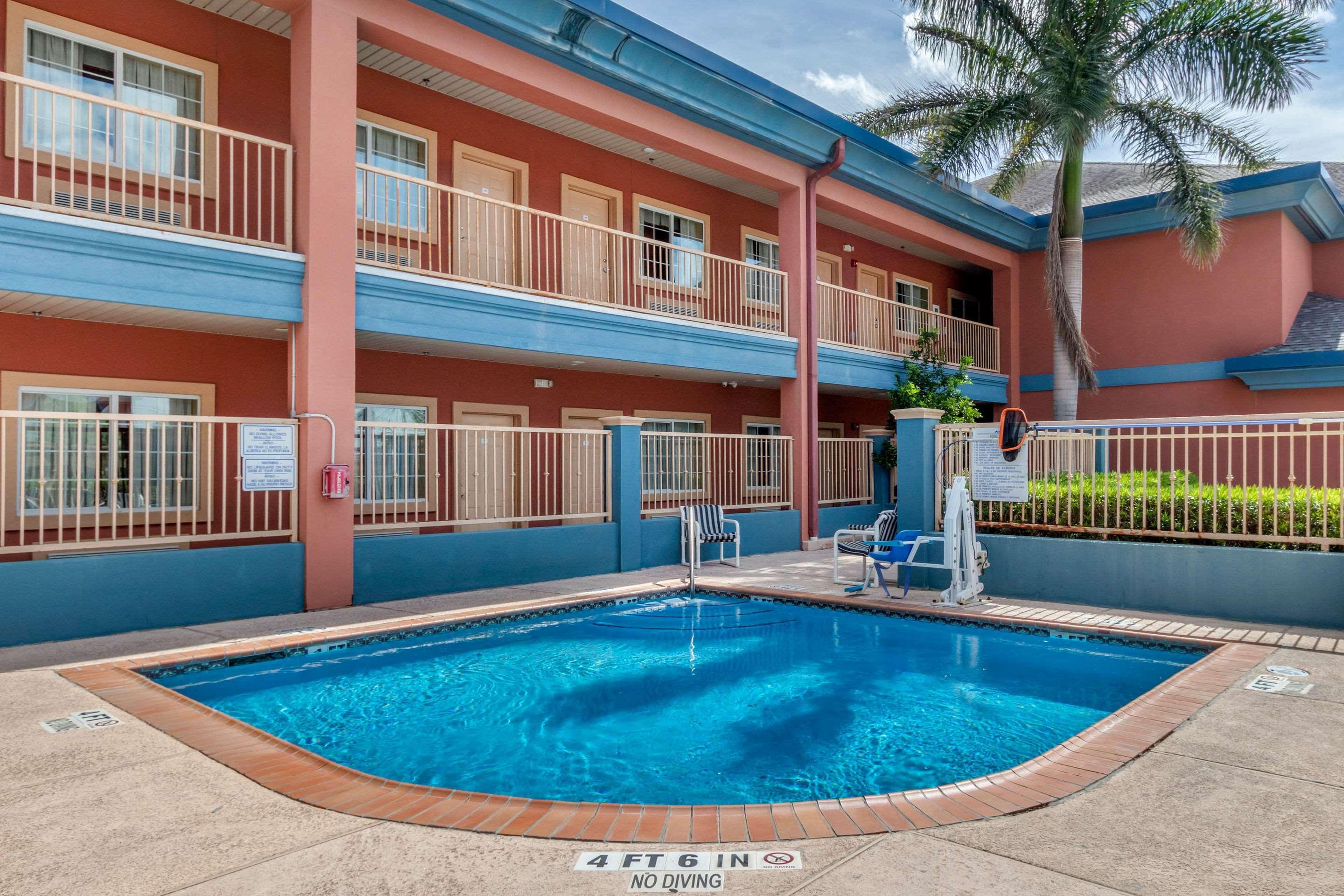 Quality Inn & Suites At The Outlets Mercedes-Weslaco Eksteriør billede