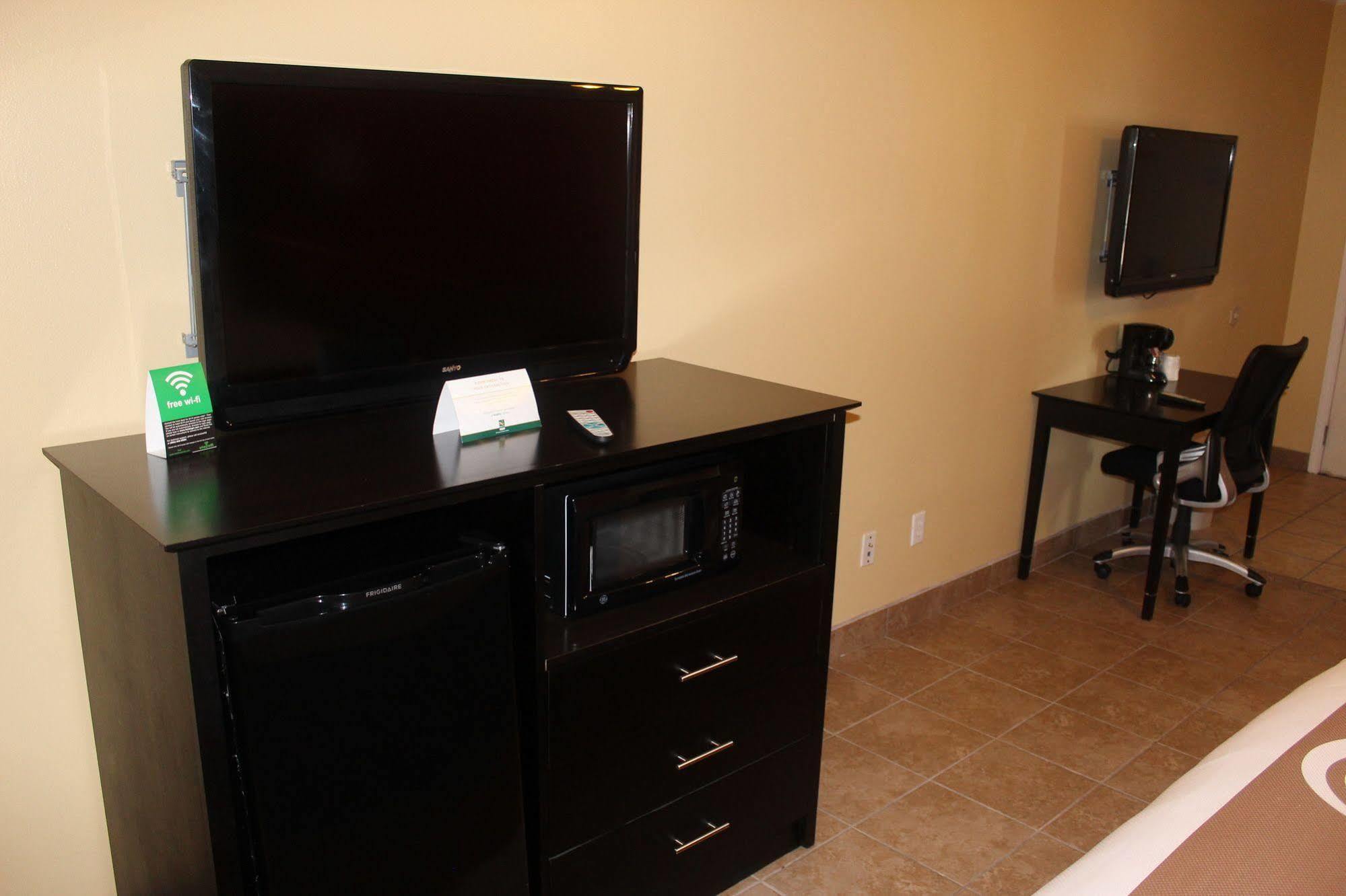 Quality Inn & Suites At The Outlets Mercedes-Weslaco Eksteriør billede